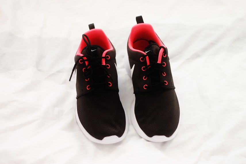 photo Nike-Roshe-Run-Hyper-Punch01_zps1a4cd0e0.jpg