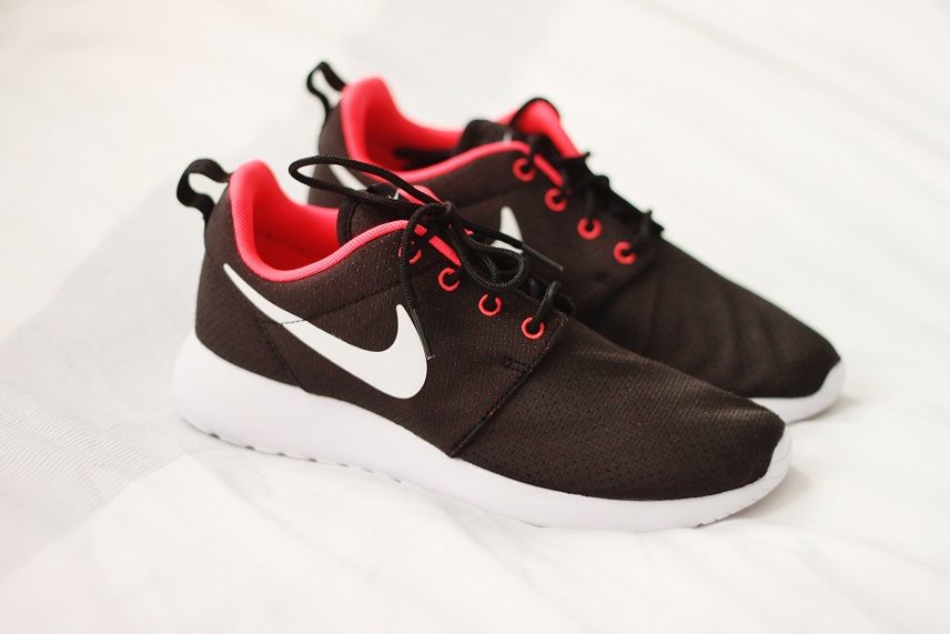 photo Nike-Roshe-Run-Hyper-Punch_zps54f8d9e3.jpg