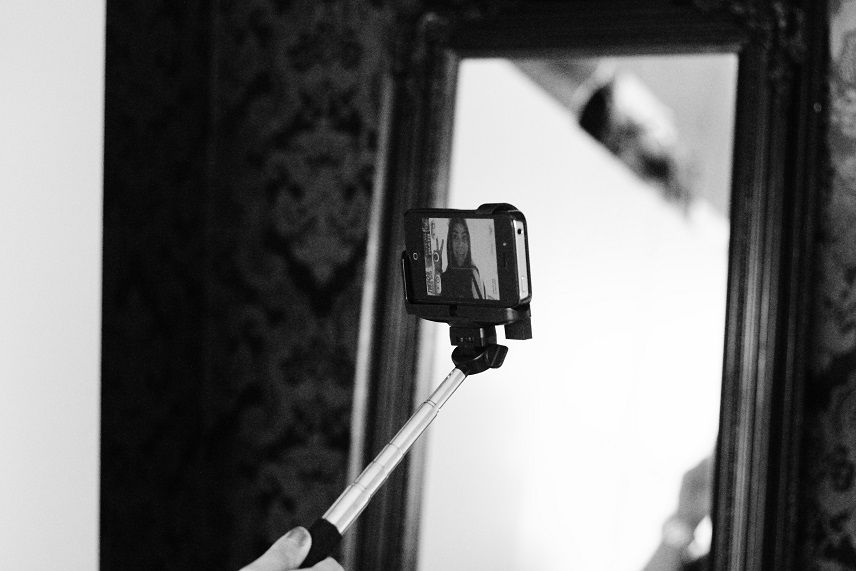 photo selfiestickblogger_zpse714df8c.jpg