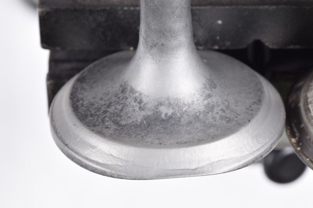 Photos of a Burnt 2F exhaust valve IH8MUD Forum