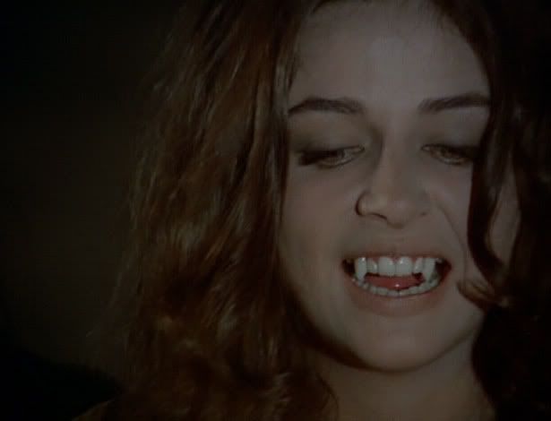 Un juteux humain vivant ouvre l'appétit de ces femmes vampires / Les_Nuits_de_Dracula1970-Franco-010.jpg