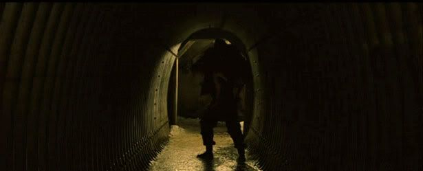 Un tunnel sombre où Abby peut attaquer un humain en toute discrétion / Let-Me-In-004.jpg