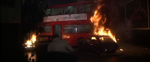 Le chaos en plein Londres , à feu et à sang / Lifeforce-1985-028.jpg