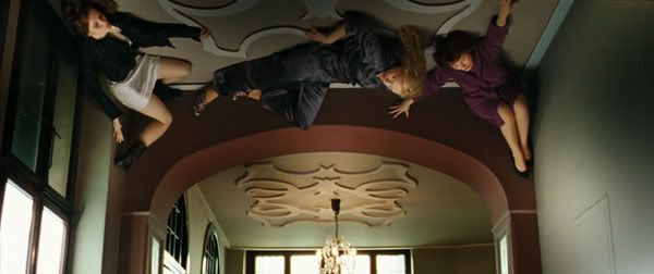 Dissimulation au plafond pour les femmes vampires.. /Nous_Sommes_La_Nuit_019.jpg