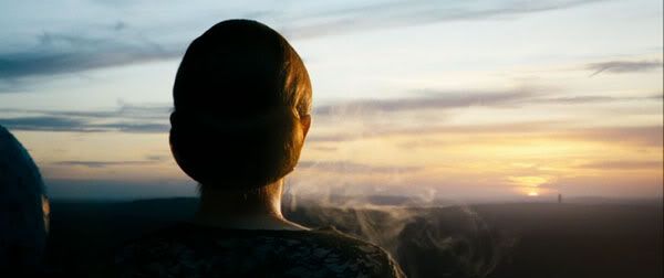 Charlotte (Jennifer Ulrich) devant l'horizon, à l'aube /Nous_Sommes_La_Nuit_024.jpg