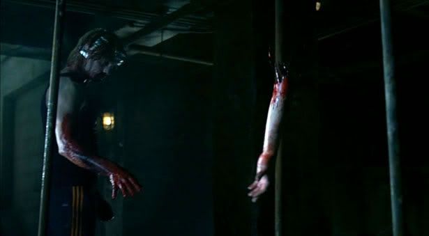 Eric Northman (Alexander Skarsgard) dans une scène sanguinaire / True_Blood-Saison_2-Episode_02_001.jpg