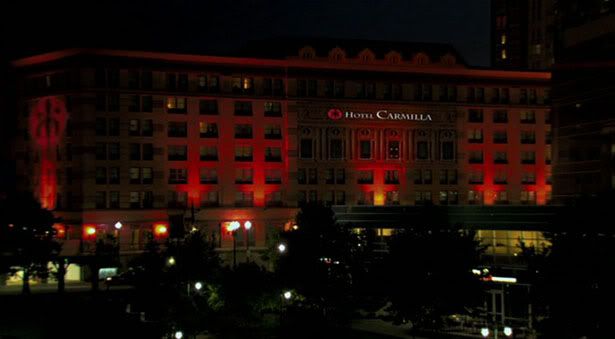 Un hotel pour les vampires à Dallas , le bien nommé 'Carmilla' / True_Blood-Saison_2-Episode_06_001.jpg