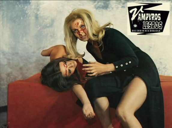 Nadine et Linda dans une scène sanglante . (Photo de tournage) / Vampyros_Lesbos_Special-009.jpg