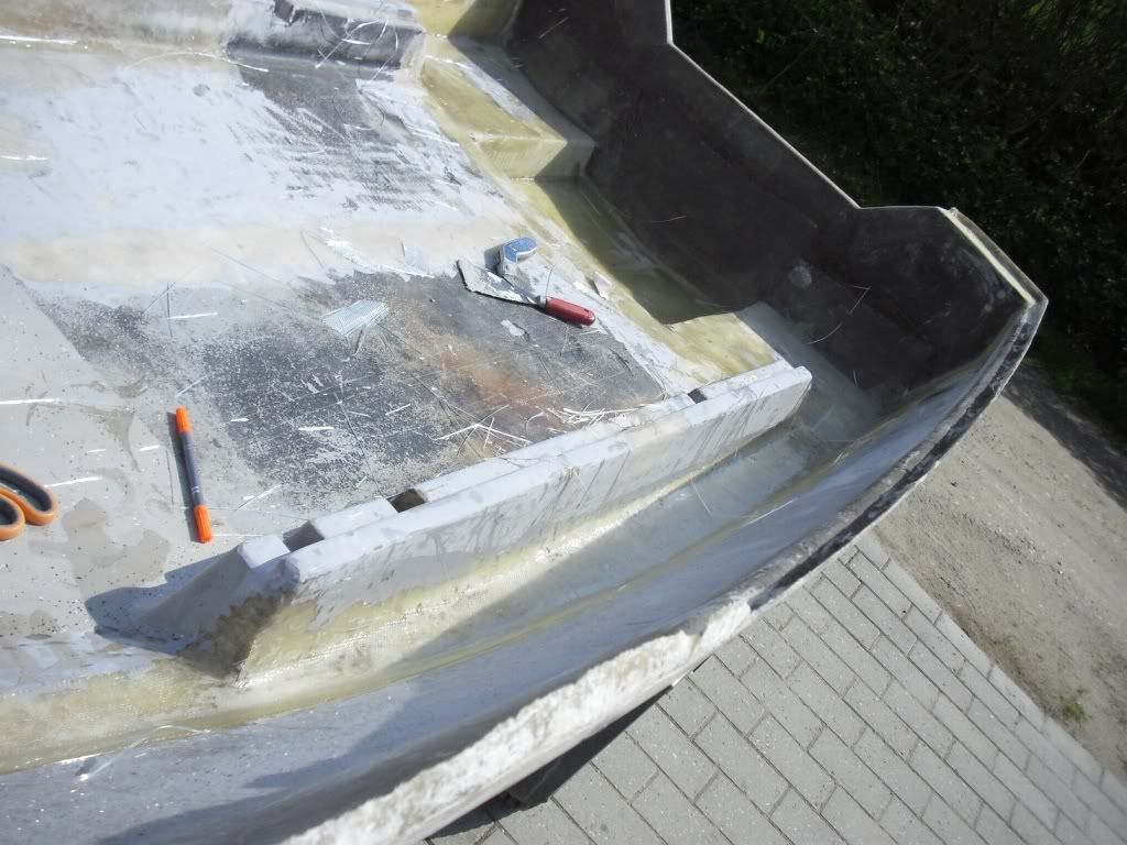 floor_glassed_to_hull2.jpg