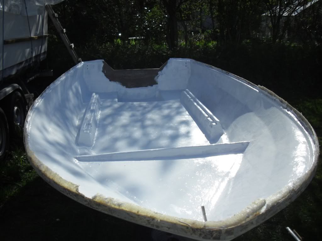 hull_epoxy_primed1.jpg