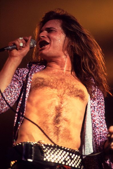 photo 577083299-american-rock-musician-david-lee-roth-of-the-gettyimages-1.jpg