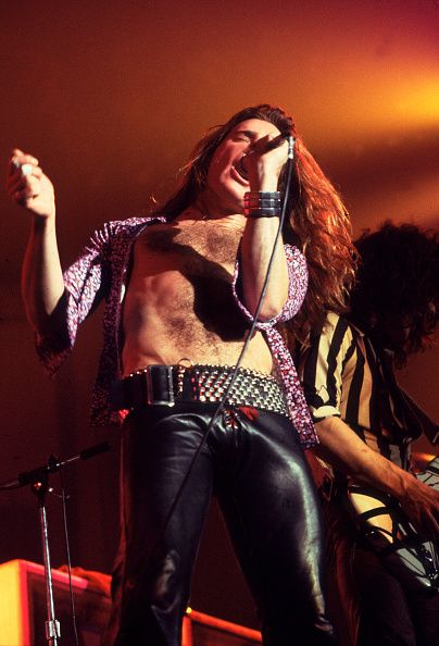  photo 577083655-american-rock-musician-david-lee-roth-of-the-gettyimages-1.jpg