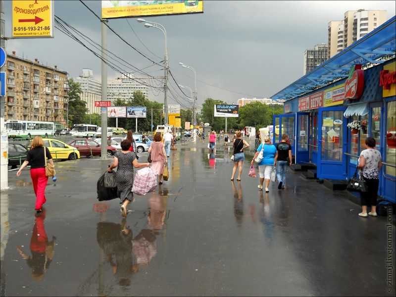 киоски у метро Профсоюзная (фото zimaj)
