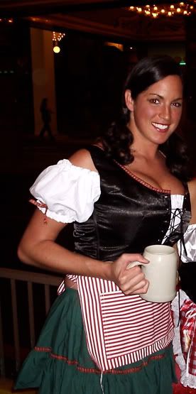 sarah_spain_dirndl.jpg