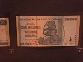 Een honderd triljoen dollars van Zimbabwe